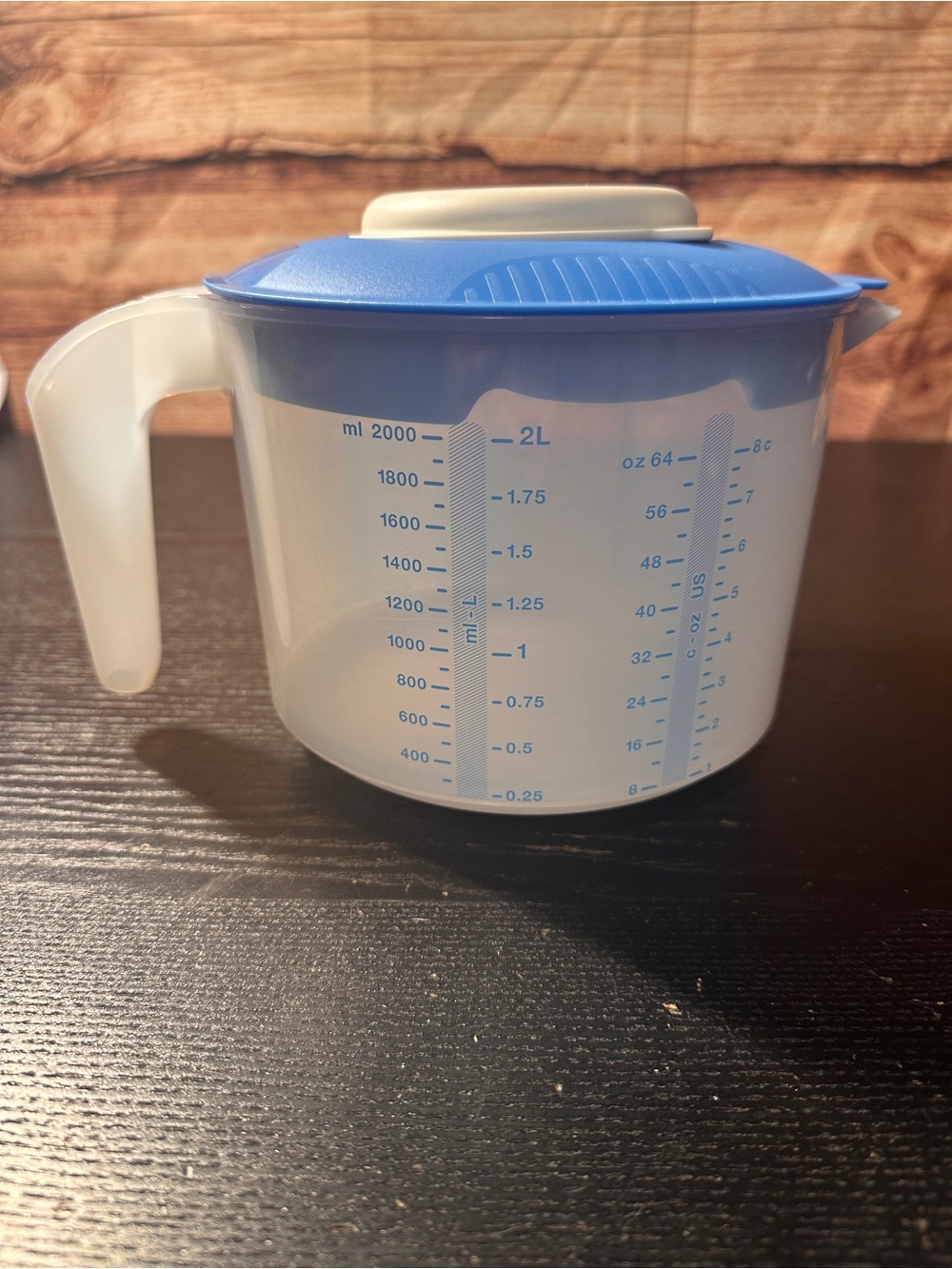 Tupperware Blue EZ MIX N STORE Measuring Pitcher Bowl 8 CUP / 2 L - #7713